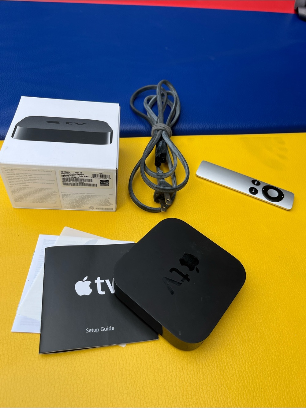 Apple TV Media Streaming Box with Remote - Black 2012